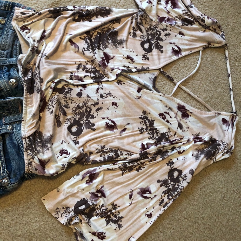 Pretty shirt - Picture 2 of 3